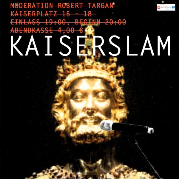 Eine goldene Statue eines gekrönten Königs ist abgebildet, vor der ein Mikrofon steht. Der weiße Text darüber enthält die Veranstaltungsdetails für den Kaiserslam Poetry Slam, einschließlich Datum, Uhrzeit, Ort und Eintrittspreis.