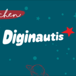 Tealfarbener Hintergrund mit Sternen, Planeten und einem winkenden Astronauten. Der weiße Text in der Mitte lautet "Diginautis", darüber steht in roter Schrift "fit machen". Weltraummotivische Kritzeleien verzieren die Szene.